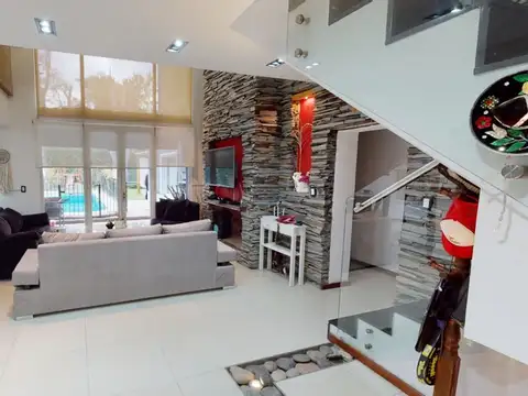 Casa 6 ambientes con 4 baños