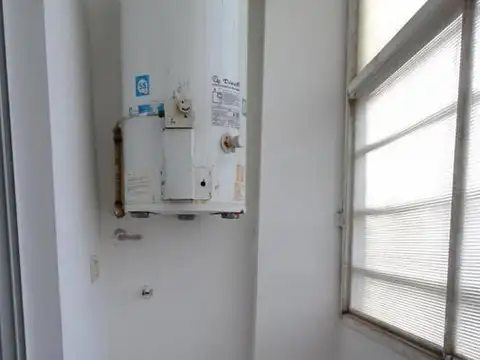 Amplio 2 ambientes - A metros de la estación de Tren -