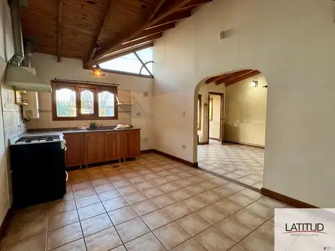Casa 4 ambientes con 1 baño