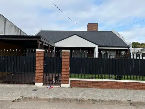 HERMOSA CASA EN VENTA A 1 CUADRA DE LA COSTA