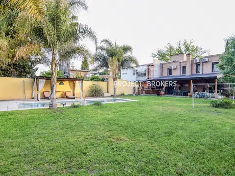 Casa en Venta con 2 cocheras