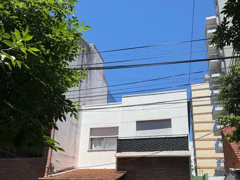 CASA 4 AMBIENTES CON COCHERA EN VENTA EN SAN FERNANDO CENTRO - Alsina y constitucion