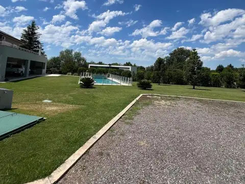 Casa en Venta con 2 cocheras