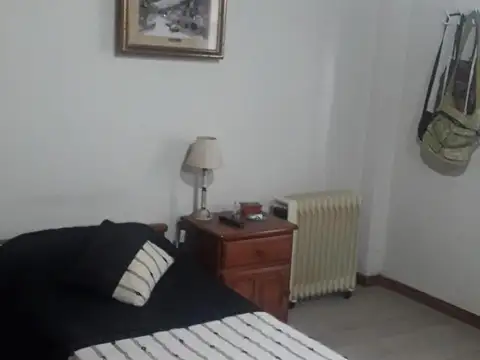 CASA EN LOTE PROPIO DE 5 AMB CON JARDIN Y QUINCHO