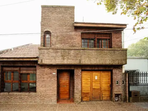 VENTA CASA FLORENCIO VARELA CENTRO 5 AMBIENTES COCHERA