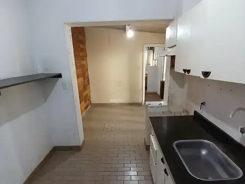 VENTA CASA FLORENCIO VARELA CENTRO 5 AMBIENTES COCHERA
