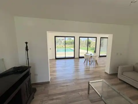 Casa 5 ambientes con 3 baños