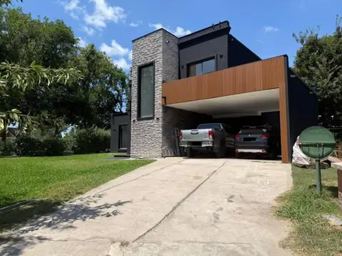 Casa en alquiler - 4 Dormitorios 3 Baños - Pilar