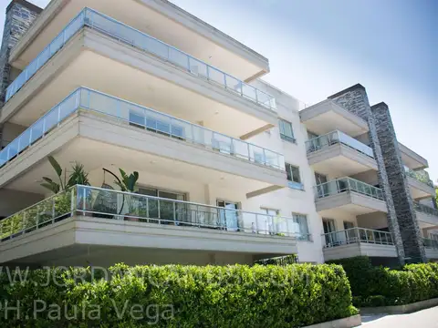 3 ambientes esquina amoblado con amenities.