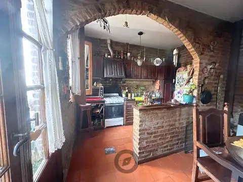 Casa en Burzaco de 4 ambientes.