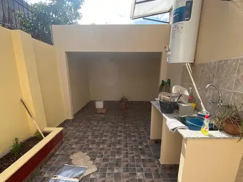 Depto Tipo Casa en Alquiler con 1 cocheras
