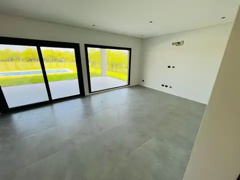 Casa 4 ambientes con 4 baños