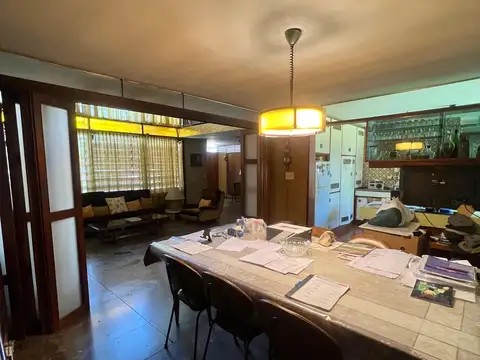 Casa 8 ambientes con 3 baños