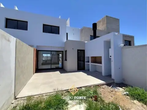 Casa 4 ambientes con 2 baños