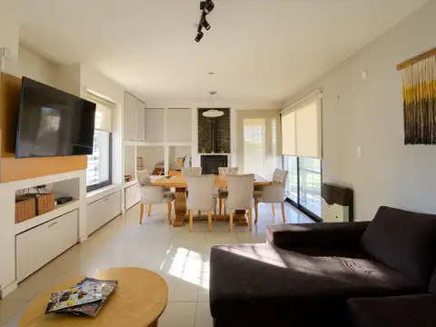 Casa en venta tres dormitorios tres baños en Junin Bs As