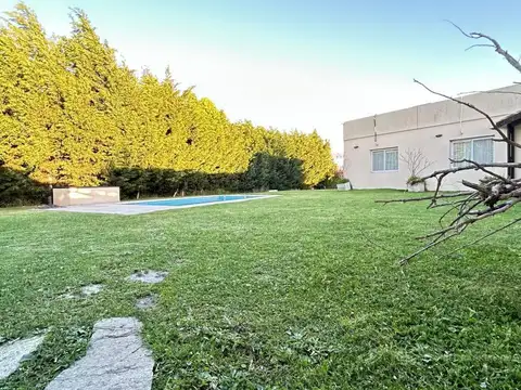 Casa en Venta con 4 cocheras