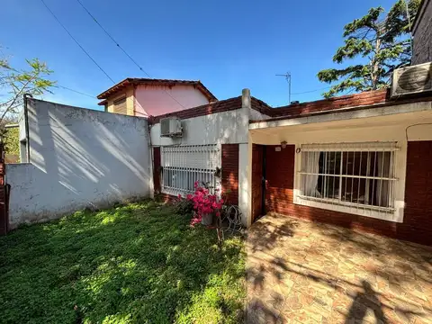 DOS CASAS DE 3 AMBIENTES CON COCHERA CADA UNA CON ENTRADAS