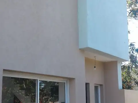 Depto Tipo Casa en Alquiler de 3 ambientes