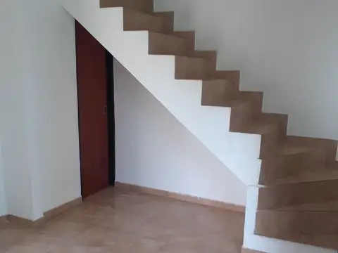 Depto Tipo Casa 3 ambientes con 2 baños