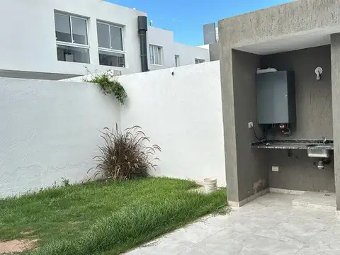 Casa en Venta en Miradores De Manantiales, USD 165.000