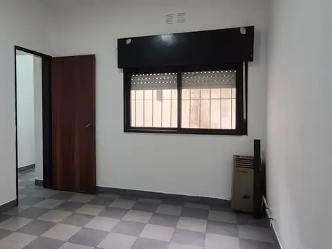 Depto Tipo Casa en Alquiler en Caseros, $ 700.000