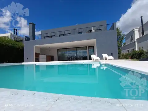 EL NAUDIR CASA AL AGUA