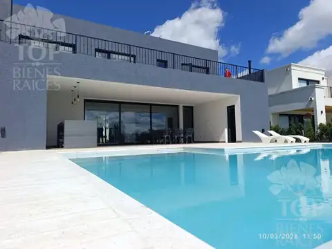 Casa en El Naudir al lago
