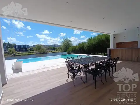 Casa en Venta con 6 cocheras
