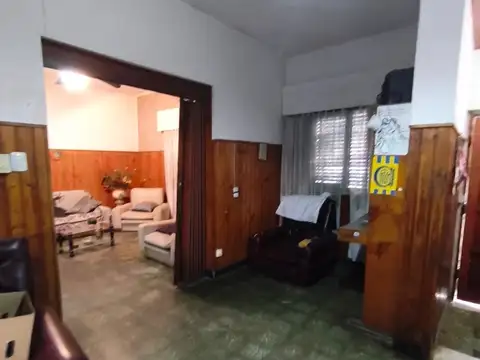 Casa 8 ambientes con 3 baños