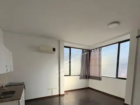 Estrada 1100, Piso PB
