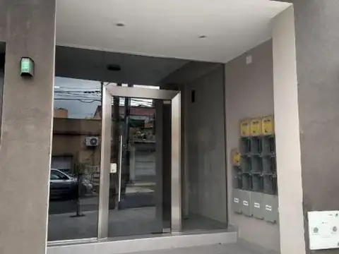 DEPARTAMENTO 2 AMBIENTES FRENTE ESCUCHA OFERTA
