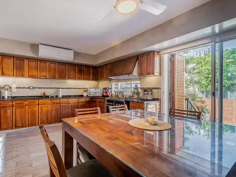 Venta Casa 6 ambientes Liniers Pileta 3 Cocheras