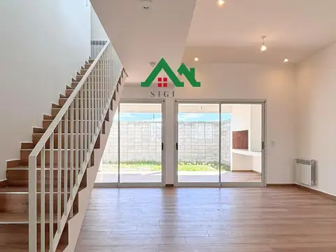 Casa 4 ambientes con 2 baños