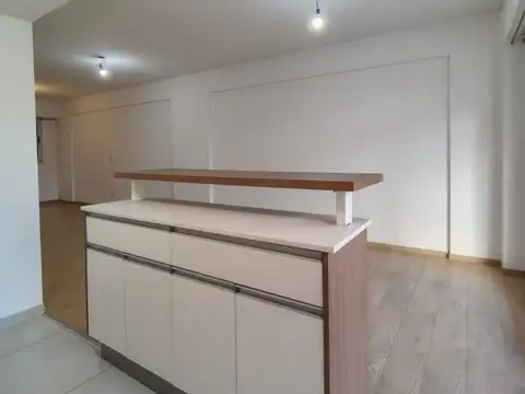 EXCELENTE AMBIENTE AMPLIO DIVISIBLE – PARA EXIGENTES - BALCÓN MUY BUENA VISTA – REGIOS SUM Y PARRILLA