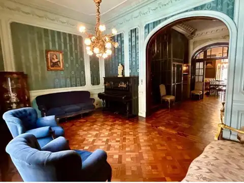 PETIT HOTEL de 8 ambientes en dos plantas estilo europeo