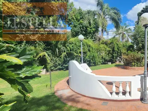 Excelente Casa de 360 m² - 4 Amb c/ Pileta Cub. s/ 3 Lotes 1845 m²- Bº Cerrado El Jaguel (Ituzaingó)