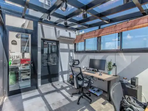 EN VENTA. VILLA URQUIZA. TRIPLEX 10° PISO. 3 AMB. TERRAZA PROPIA CON PARRILLA.