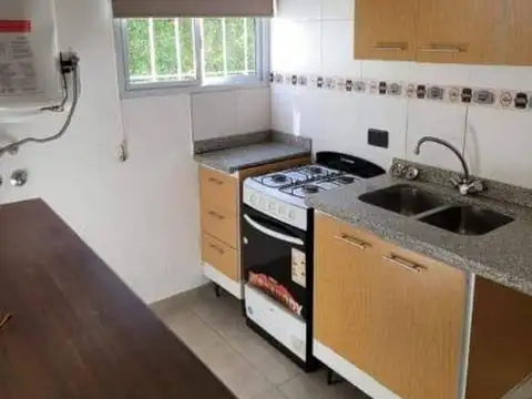 Departamento en Alquiler en Tolosa, $ 750.000