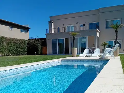 Casa 5 ambientes con 3 baños