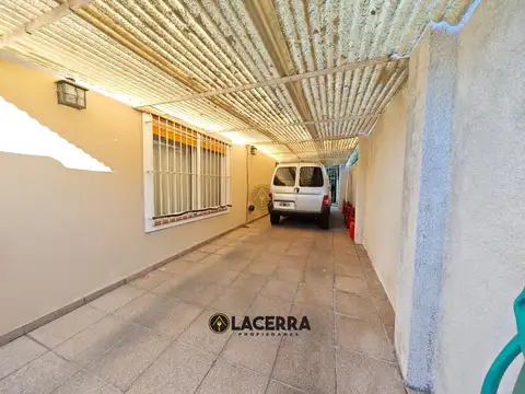 Casa en Venta con 3 cocheras