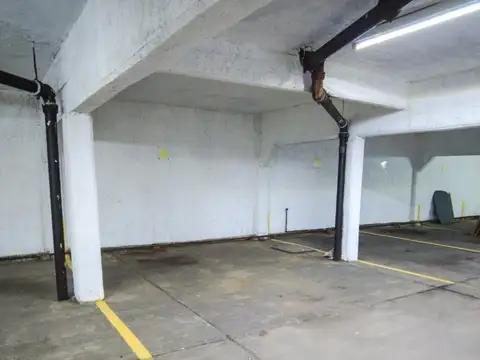 Cochera cubierta en venta en Villa Luzuriaga