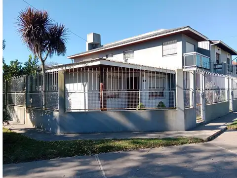 Casa en venta de 4 amb c/ cochera en Los Pinares