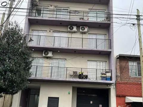 VENTA COCHERA DESCUBIERTA EN WILDE - EXC UBICACION