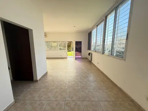 Casa 2 ambientes con 1 baño