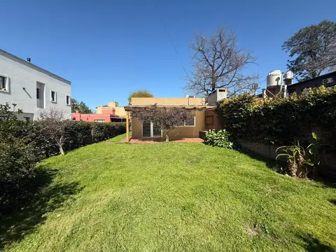 CASA 2 AMB EN VENTA EN BELLA VISTA APTA CREDITO BARRIO CERRADO