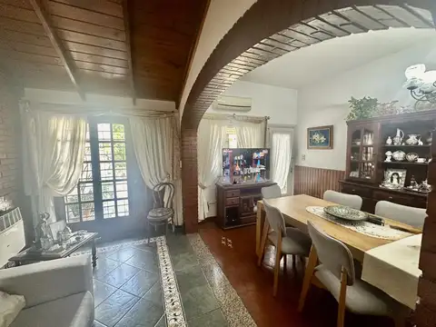 Casa 5 ambientes con 2 baños