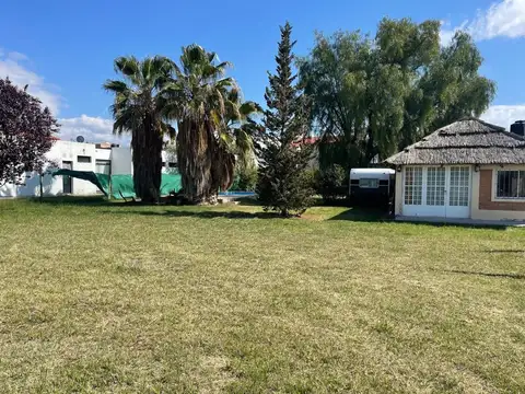 VENTA CASA CON PILETA SEMI PRIVADO VISTALBA MDZ