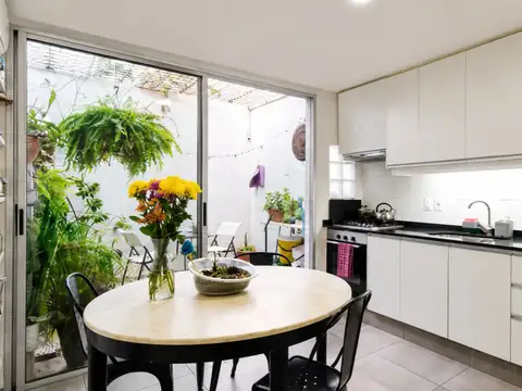 Casa 6 ambientes con 2 baños