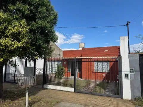 Alquiler PH tipo Casa 3 ambientes en San justo