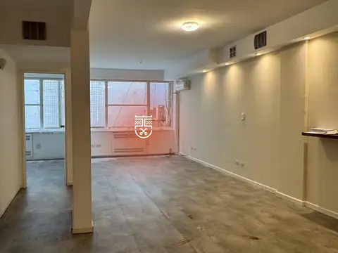 Con Renta -Ver Video-Oficina de 3 amb. con baño - Reciclada